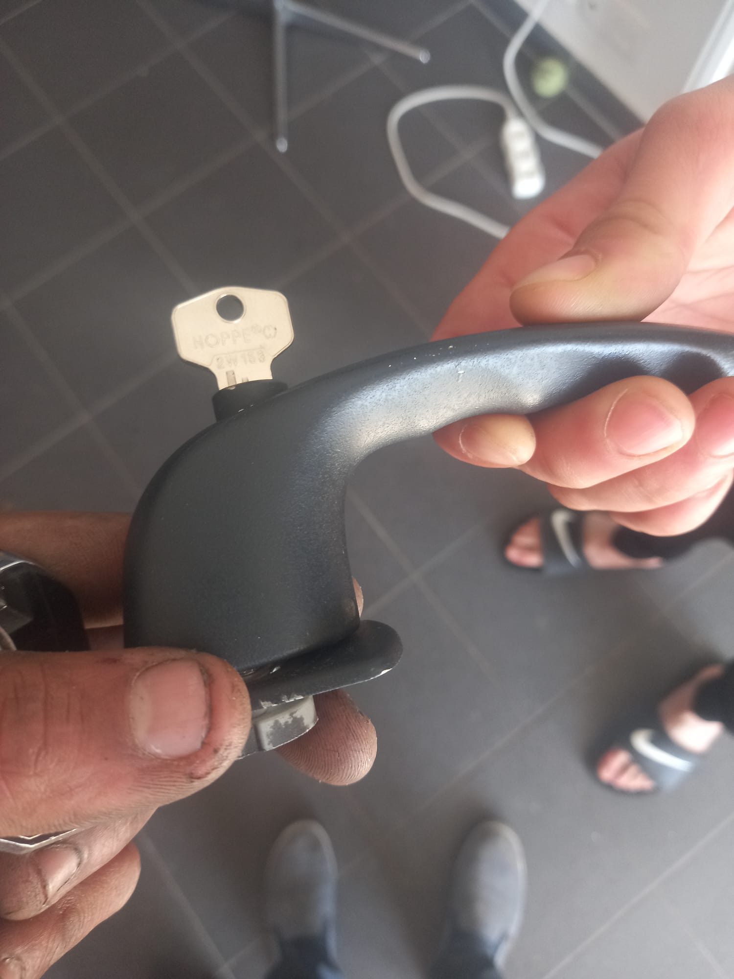 Schuifpui roller mechanisme wordt afgesteld